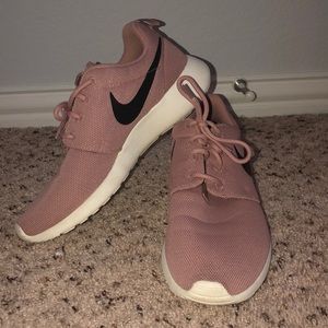 Nike Roshes size 8